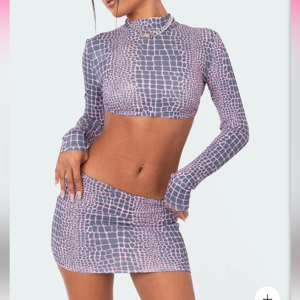 EDIKTED Alligator Print Open-Back Skirt Set